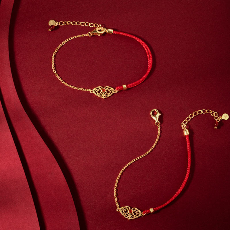 Rotes Armband – Glück & Stärke & Energie mit goldenem Ornament Paar.