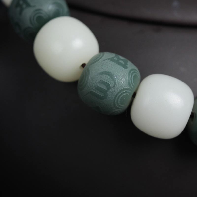 Armband Weiße Jade Bodhi Om Mani – Schutz grüner Stein Perlen Nahaufnahme