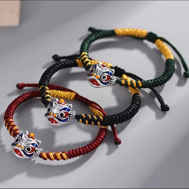 Drei geflochtene Armbänder mit tanzenden Löwe Anhängern Glück.