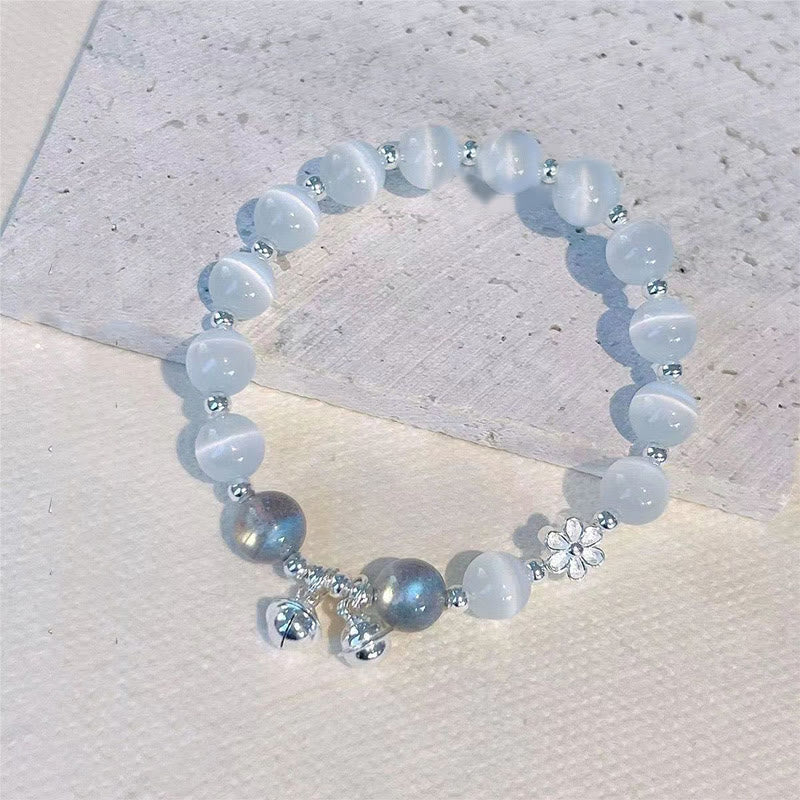 Armband Kristall Pfirsichblüte weiße Perlen silberne Akzente Blütenanhänger