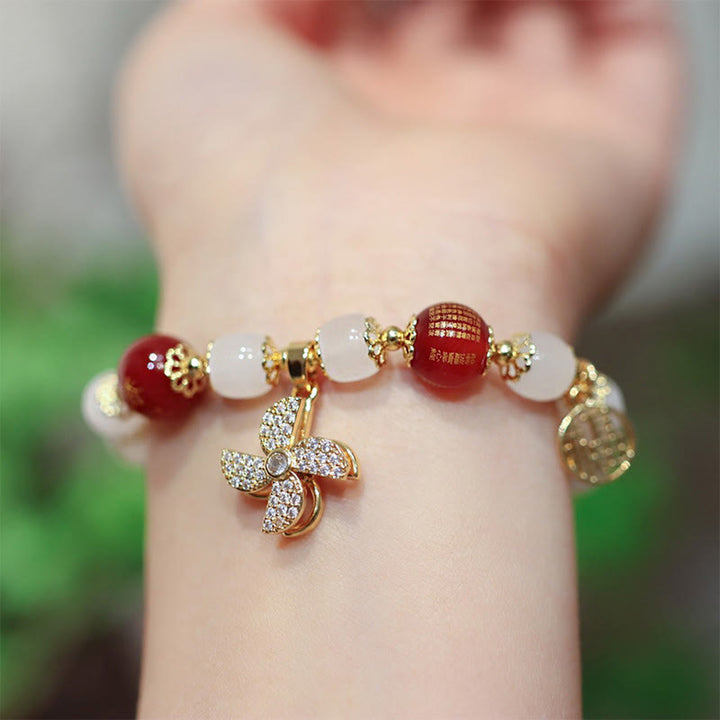 Armband Fu-Zeichen Segen rote weiße Perlen goldene Charms elegant