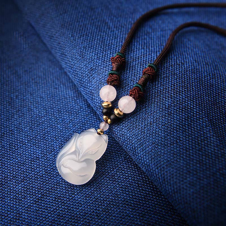 Kette Chalcedon Fuchs Harmonie Anhänger weiß Makramee