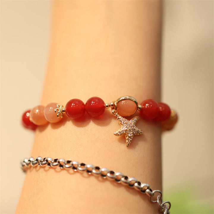 Armband Roter Achat Mondstein Stern Charm Handgelenk getragen Naturstein
