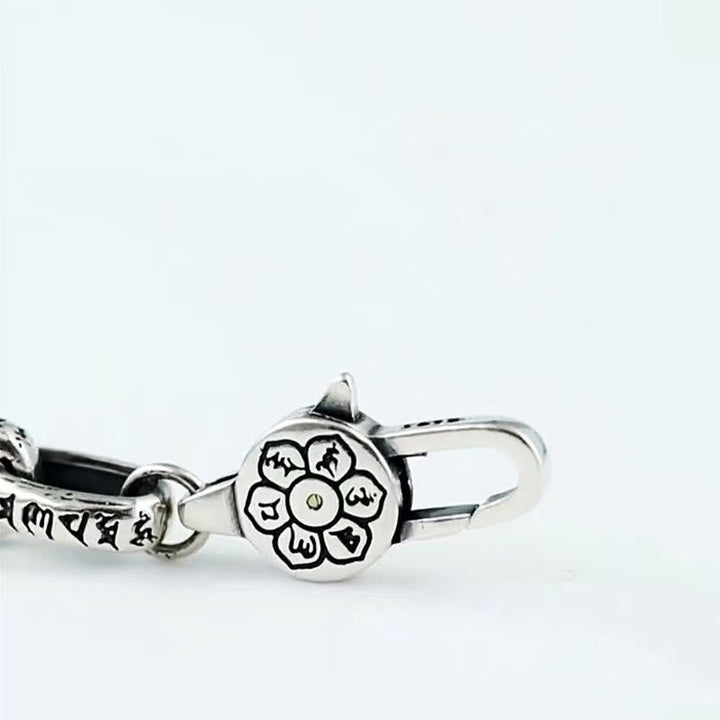 Silbernes Armband Kupfer Om Mani Padme Hum Blütendesign Nahaufnahme