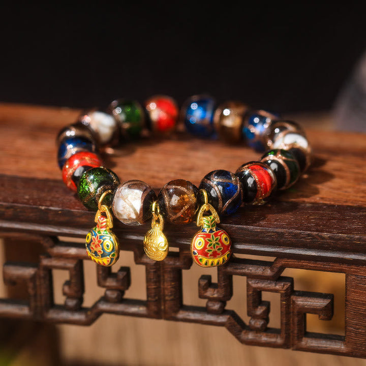 Armband Fünf Elemente – Glück Balance mit bunten Perlen und Anhängern.