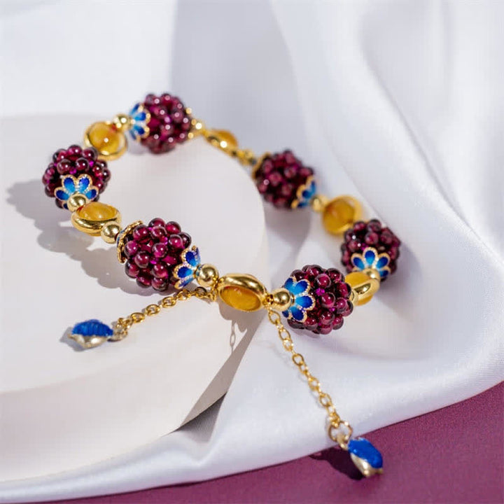 Armband Granat Garnet mit roten Steinen goldenen Perlen Blauem Detail