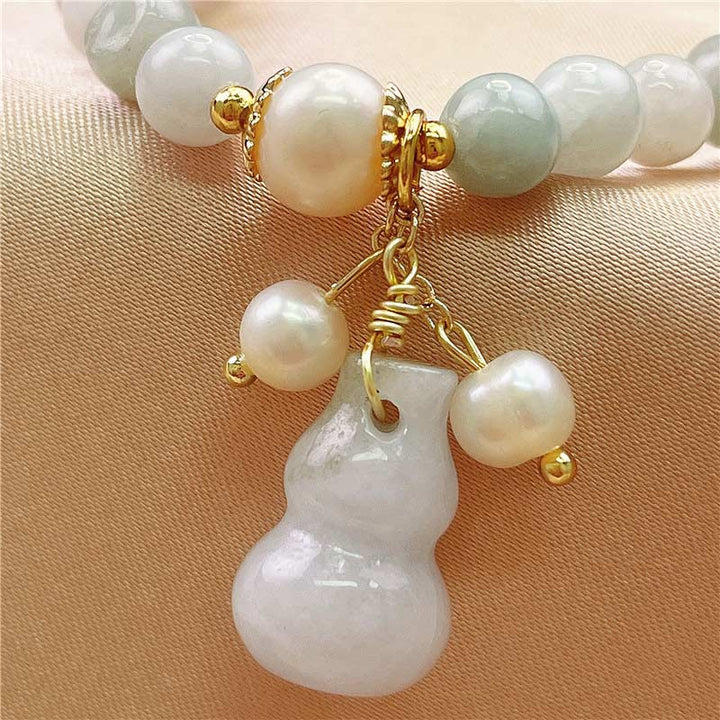 Jade Armband mit Perlen und Anhänger elegant gestaltet Schutz Segen