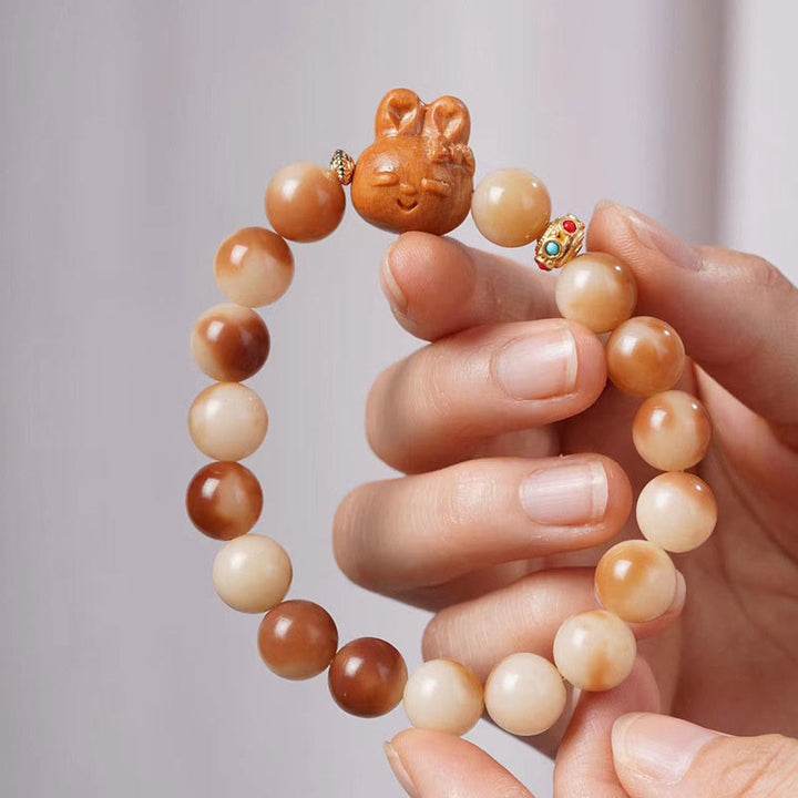 Bodhi Armband mit braunen Perlen und lächelndem Anhänger eleganz