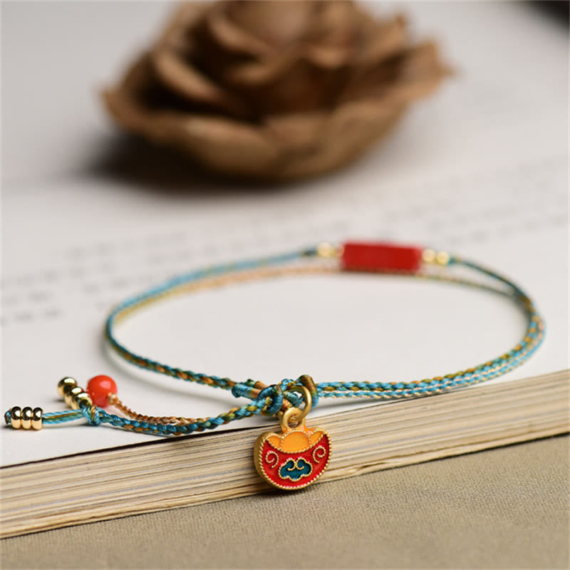 Armband Zinnober – Segen & Balance mit rotem Anhänger Seidenschnur