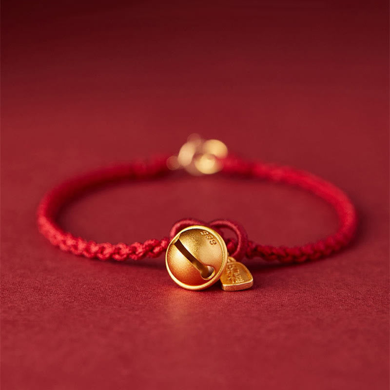 Rotes Armband Fu-Zeichen – Glück goldener Anhänger elegant getragen