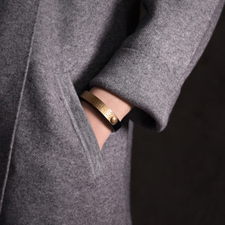 Armband Kupfer – Wohlstand & Harmonie elegant am Handgelenk getragen grau