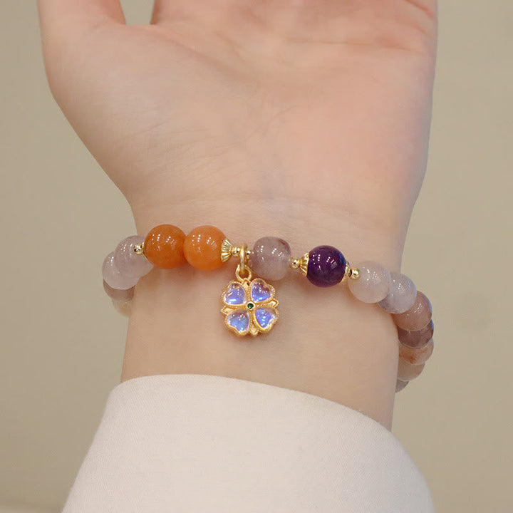 Jade Armband Wohlstand Stärke mit farbigen Steinen und goldenem Anhänger elegant.