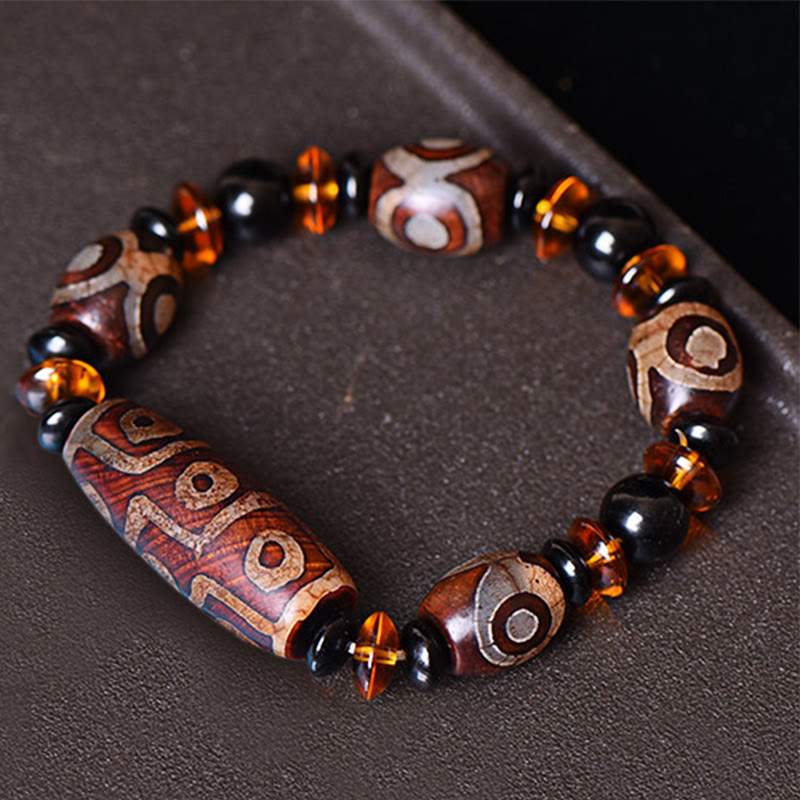 Tibetisches Armband mit Dzi Perlen und schwarzen Obsidian Steinen elegant.