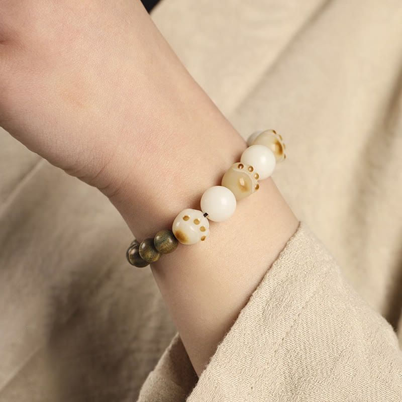 Armband Sandelholz Bodhi Katze weiße Perlen Naturstein elastisch Handgelenk