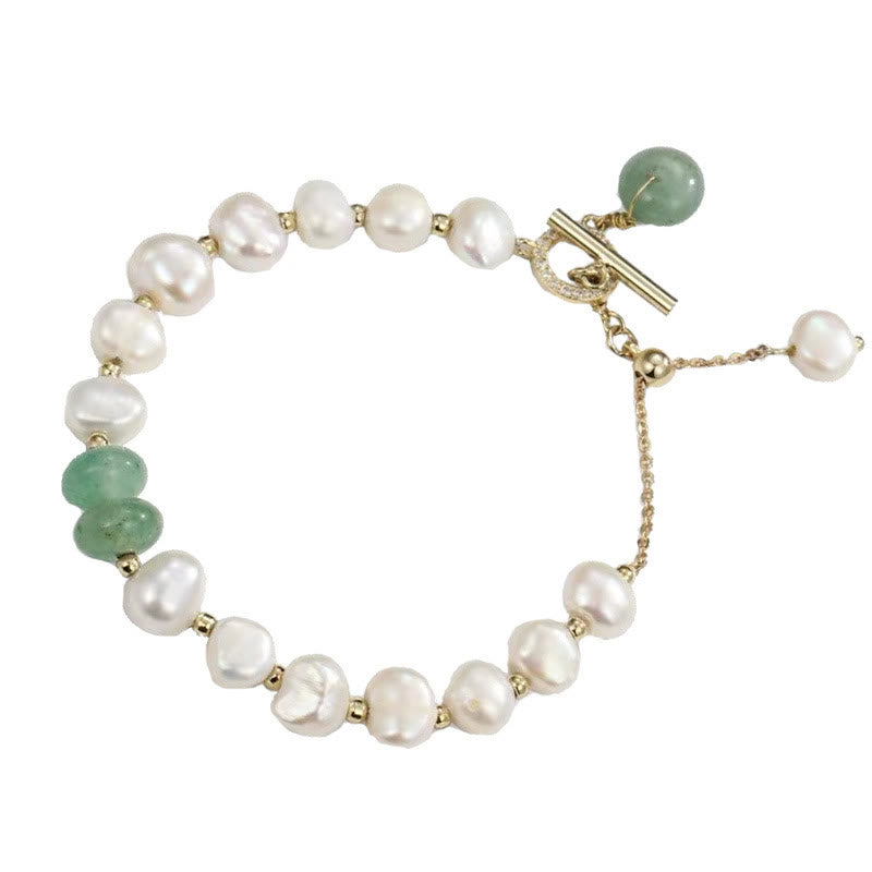 Armband mit Perlen und grünem Jade Stein elegantes Design.