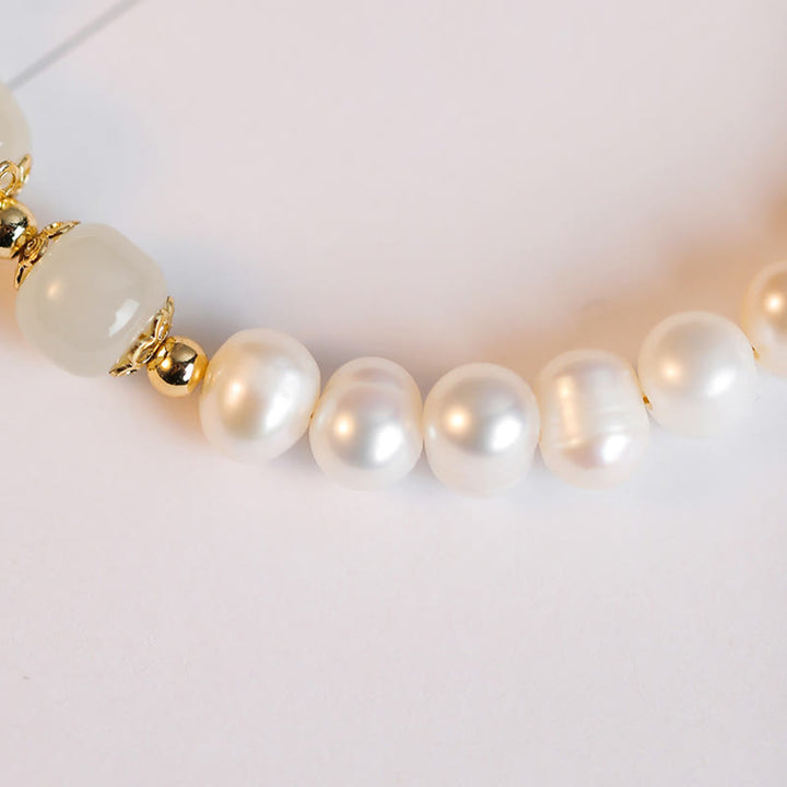 Armband Weiße Jade Perlen Gold Verschluss elegantes Design Schmuck