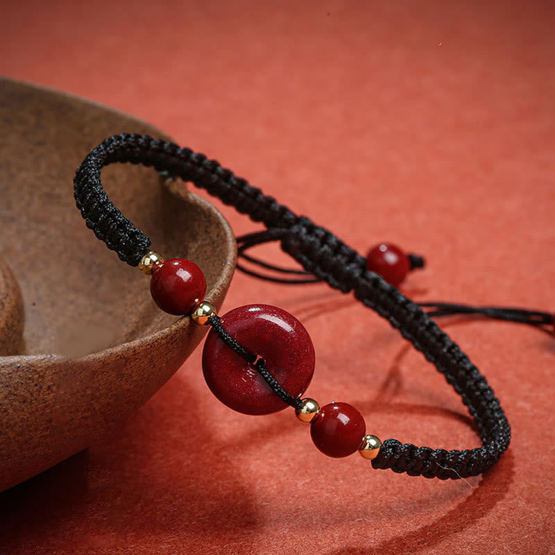 Armband Zinnober – Frieden & Segen rote Perlen schwarzes Makramee elegantes Design