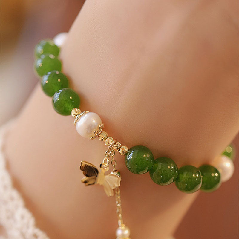 Armband Perle Schmetterling grüne Jade Perlen Naturstein elegant Handgelenk
