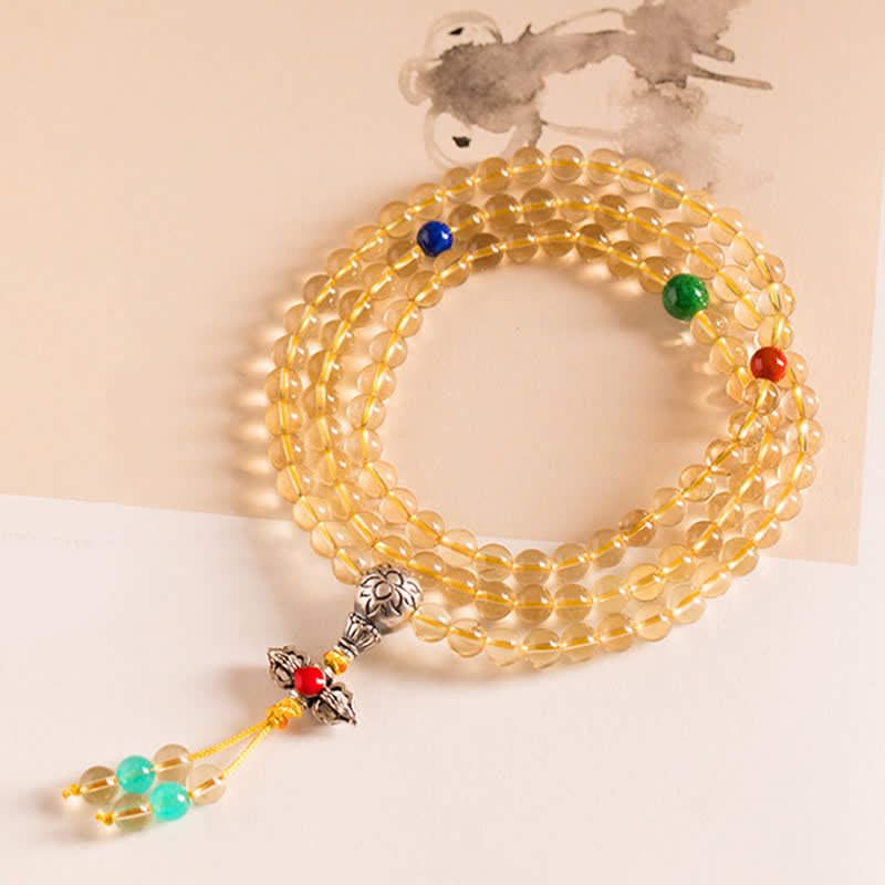Mala Armband mit goldenen Perlen und farbigen Edelsteinen elegant.