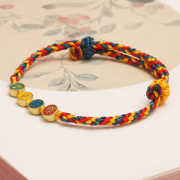 Buntes Schutz & Frieden Armband mit goldenen Glücksanhängern elegant.