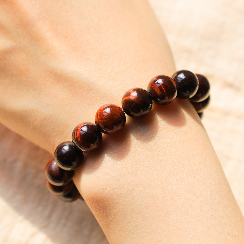 Armband Tigerauge – Heilung & Energie braune Perlen Handgelenk getragen