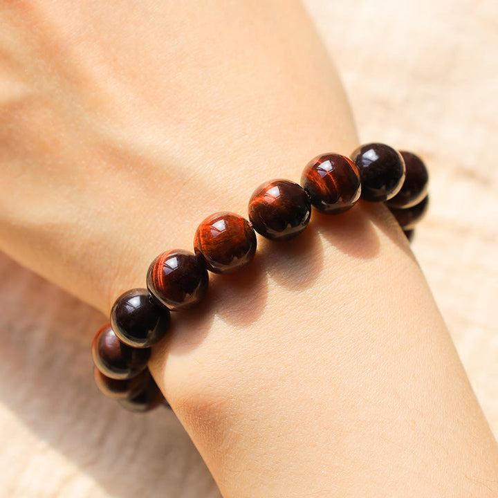 Armband Tigerauge – Heilung & Energie braune Perlen Handgelenk getragen