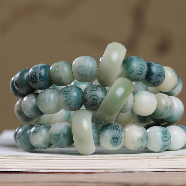 Armband Bodhi Om Mani Padme Hum grüne Perlen Naturstein elegant gestapelt