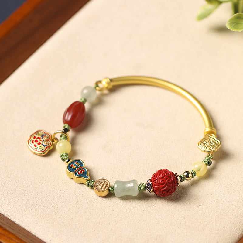 Armband Auspicious mit roten Karneol und grünem Jade Perlen elegant.