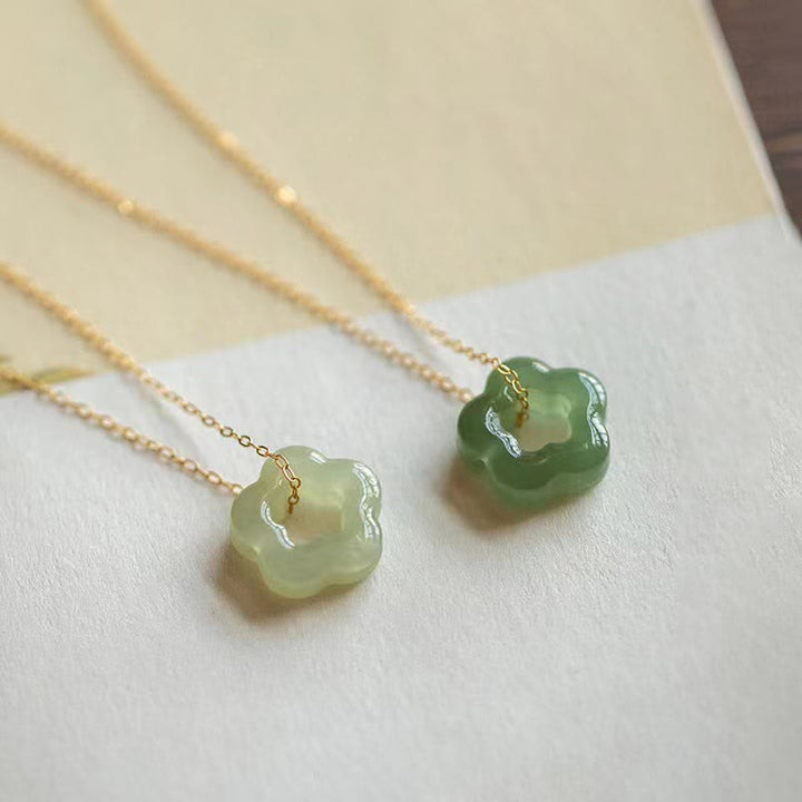 Grüne Jade Blume Kette Anhänger Naturstein eleganter Schmuck