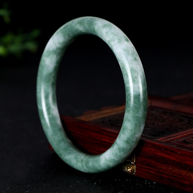 Jade Armband grüner Naturstein poliert elegantes Design glücksverheißend