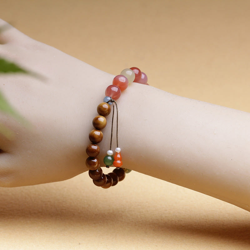 Armband Achat Jade Schutz Wohlstand braune Perlen Handgelenk getragen