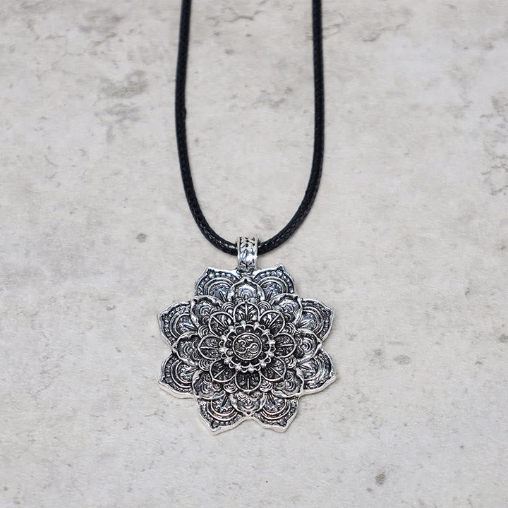 Kette Stein Lotus – Bild 4 – Silberne Lotus Blüte Kette mit schwarzem Cord Halskette Anhänger