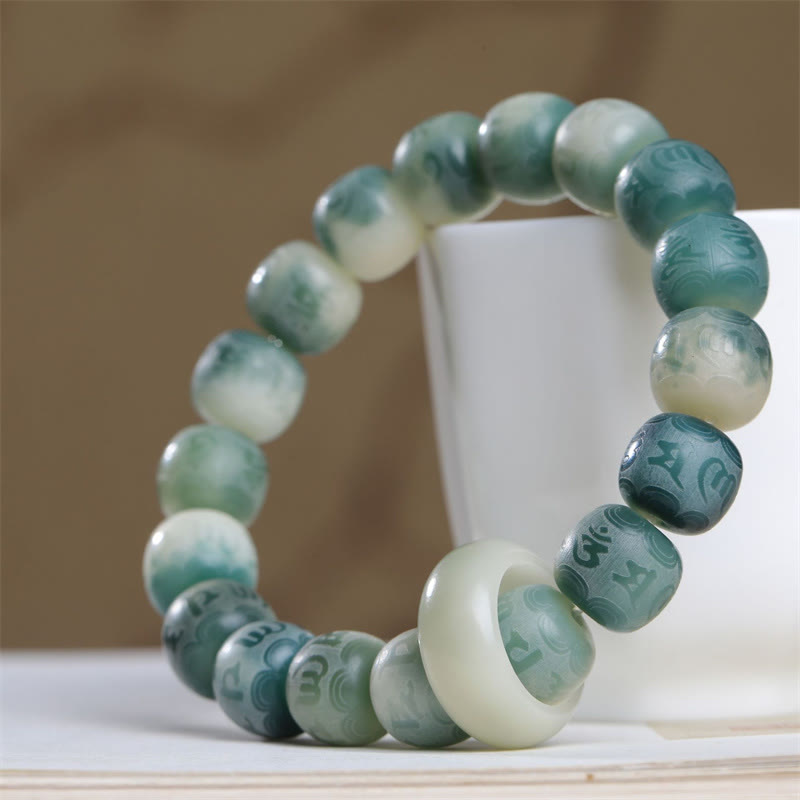 Grünes Jade Armband mit Om Mani Padme Hum Gravur elastisch