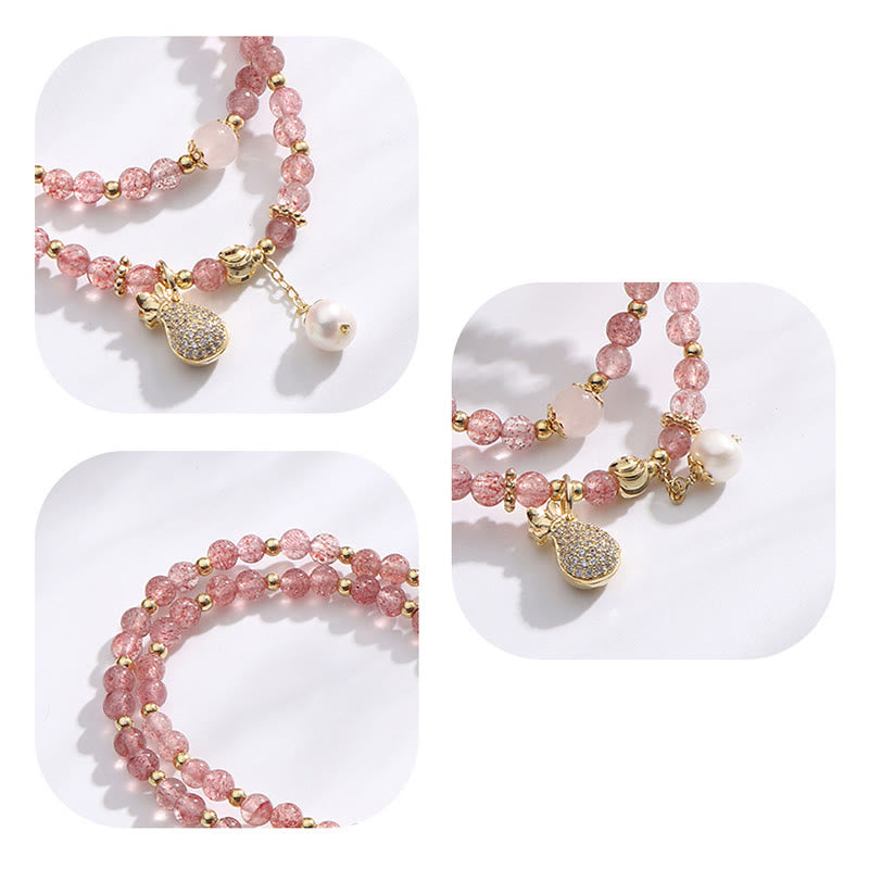 Armband Erdbeerquarz rosa Perlen Golddetails Anhänger elegant