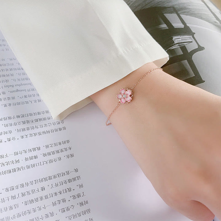 Zartes rosa Blüten-Armband 925 Silber elegant am Handgelenk getragen