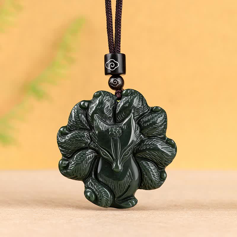 Kette Hetian Jade Neunschweif-Fuchs Glück dunkelgrün Anhänger