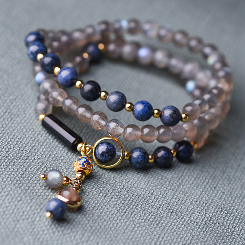 Armband mit Mondstein und Lapislazuli Perlen goldene Akzente elegant.