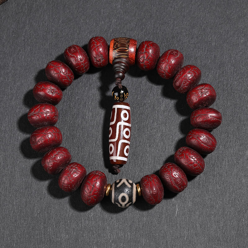 Rotes Mala Armband mit Bodhi Perlen und Vintage Tibetan Perle.