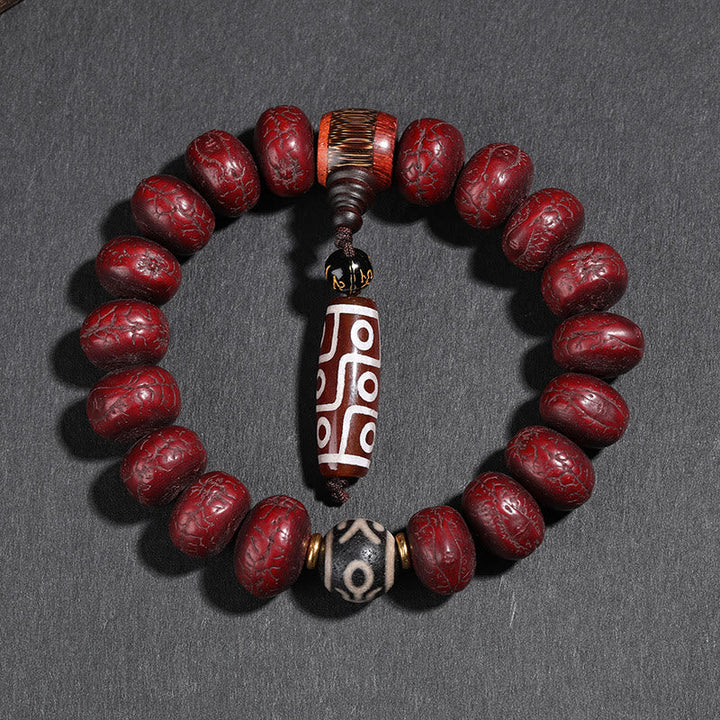 Rotes Mala Armband mit Bodhi Perlen und Vintage Tibetan Perle.