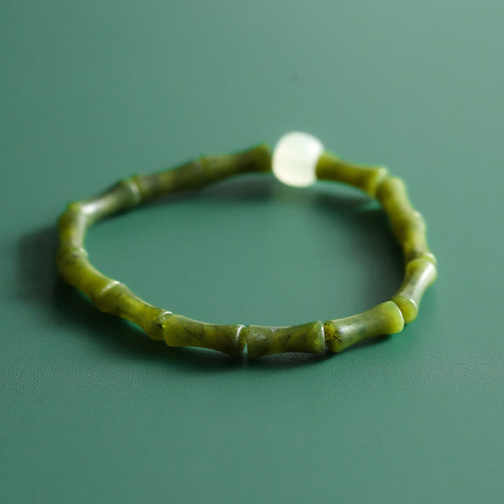 Jade Bambus Armband grüner Naturstein elastisch weiße Perle Glück