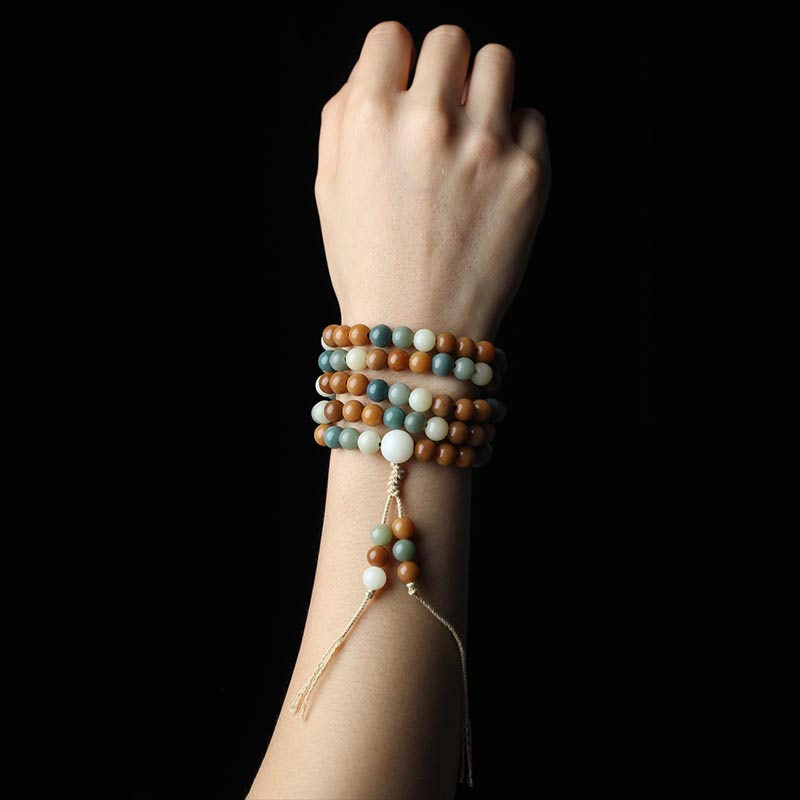 Mala Bodhi – Harmonie Armband am Handgelenk mit braunen und grünen Perlen