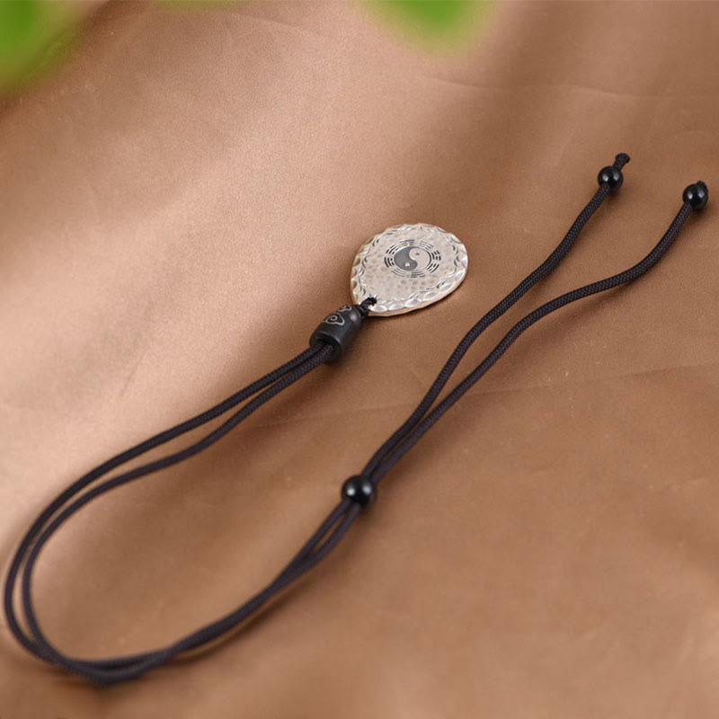 Kette Yin Yang Getragen – Harmonie