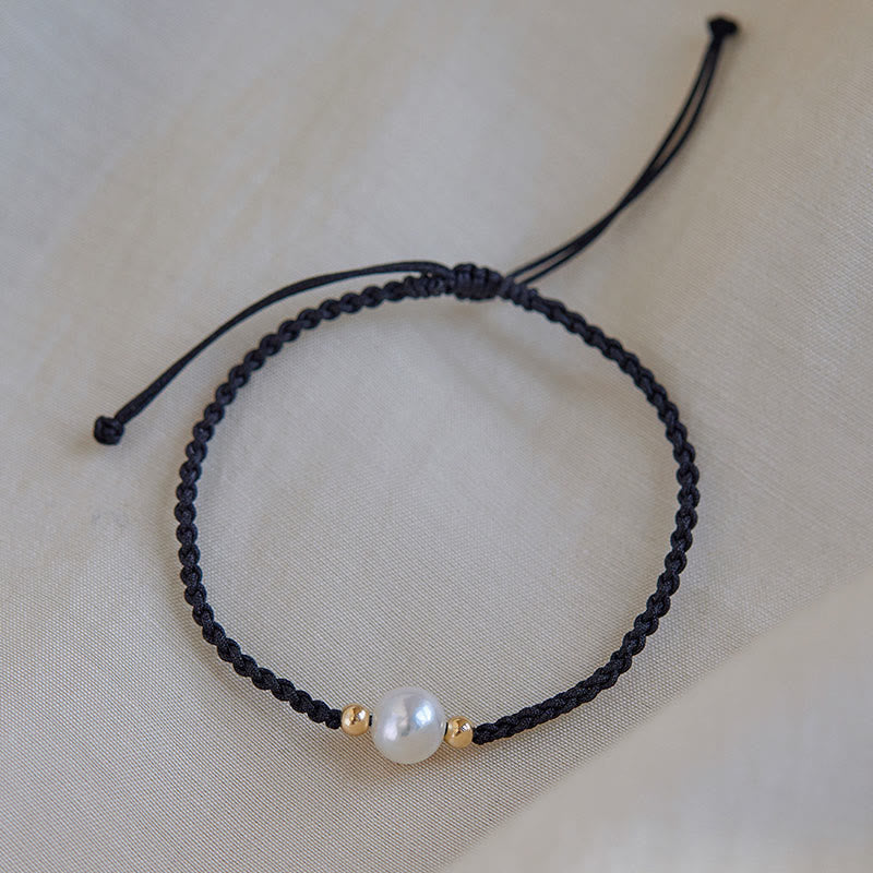 Armband Naturperle Geflochten schwarze Kordel weiße Perle Flachaufnahme