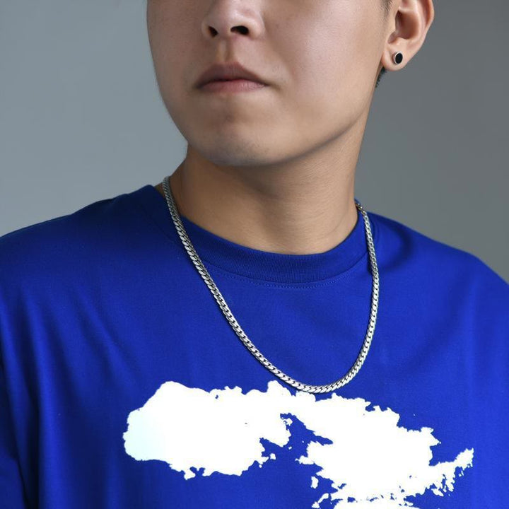 Silberkettenhalskette Herren blau Shirt weiße Landkarte Design elegant