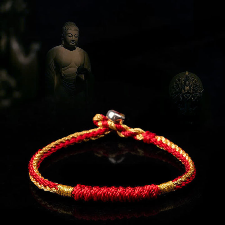 Rotes Armband – Schutz & Glück mit goldenen Elementen, spirituelle Dekoration