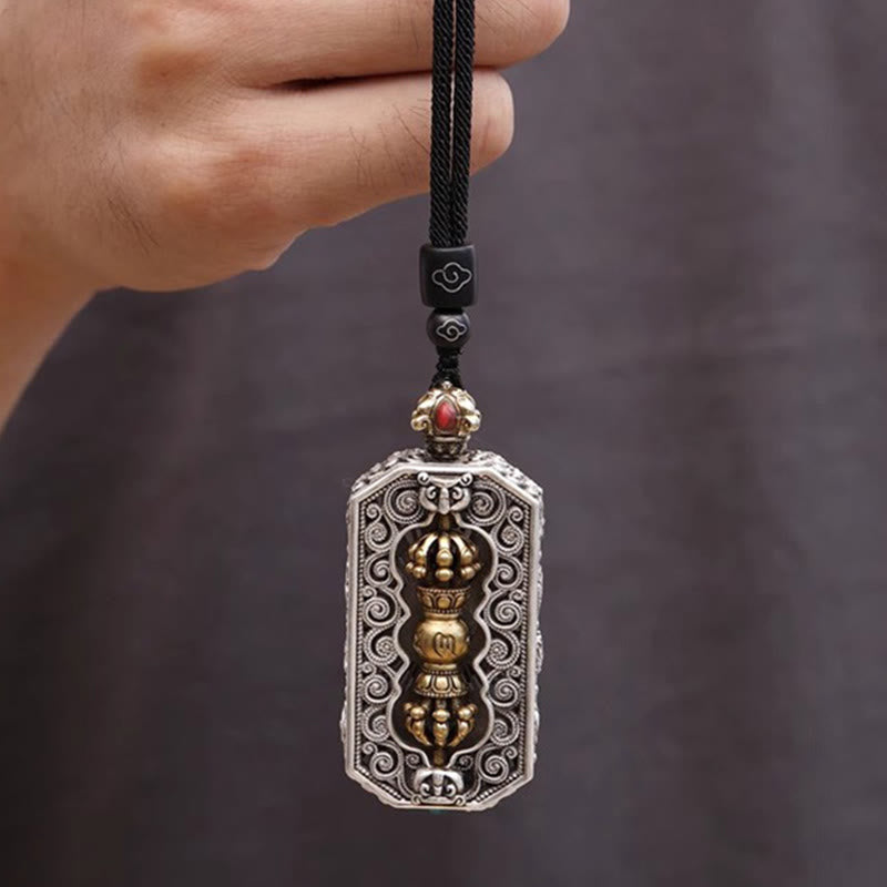 Kette Stein Vajra Lotus – Bild 4 – Silberne Kette Stein Vajra Lotus Anhänger mit schwarzem Band getragen