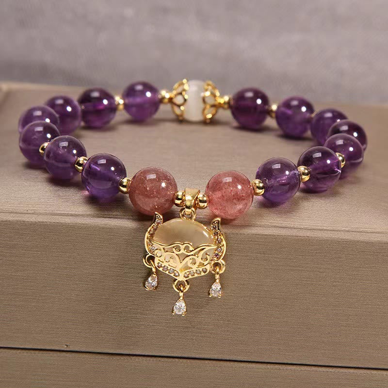 Armband Erdbeerquarz Amethyst Katze lila Perlen goldene Verschlüsse elegant