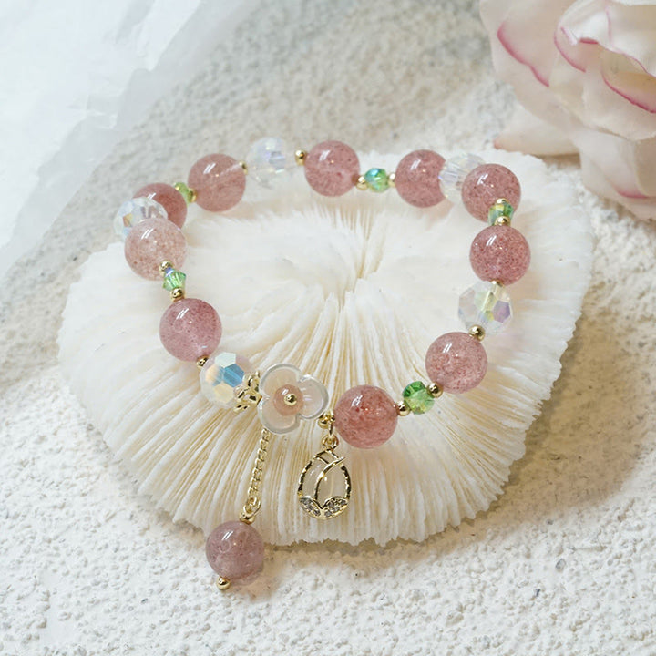 Armband Erdbeerquarz Fluorit Heilung mit Blütenanhänger elegantes Design