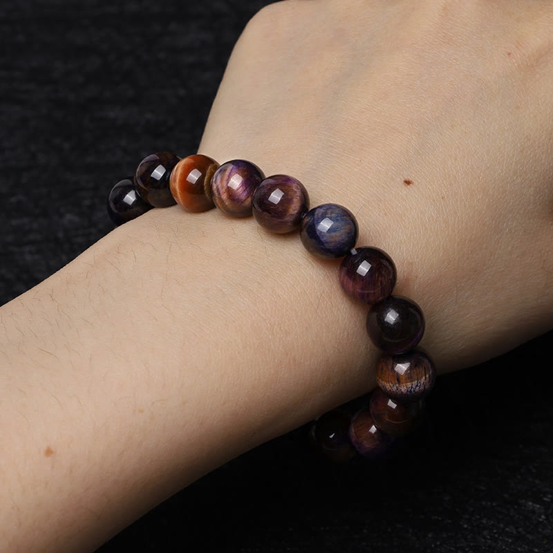 Armband Tigerauge am Handgelenk getragen braun Naturstein Perlen elastisch