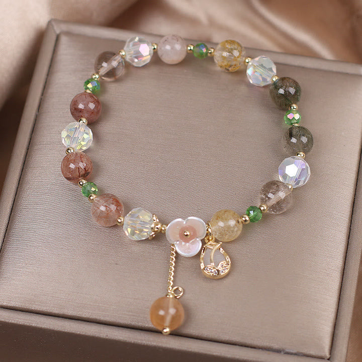 Armband Erdbeerquarz Fluorit – Heilung mit Natursteinen und Blütenanhänger
